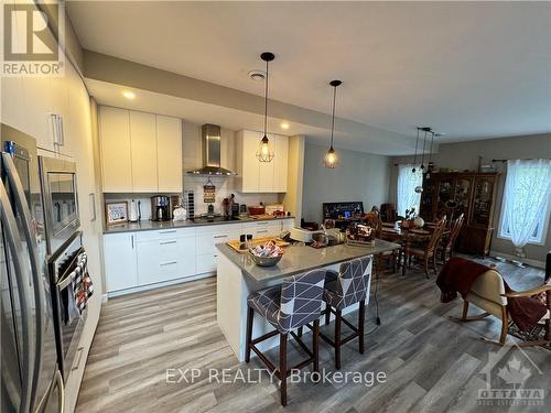 41 Bank Street, Russell, ON - Indoor Photo Showing Kitchen