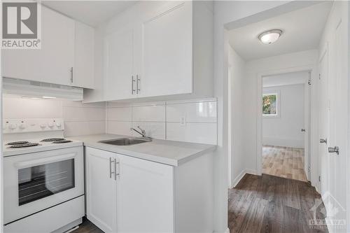 267 Michel Circle, Vanier And Kingsview Park (3402 - Vanier), ON - Indoor Photo Showing Kitchen