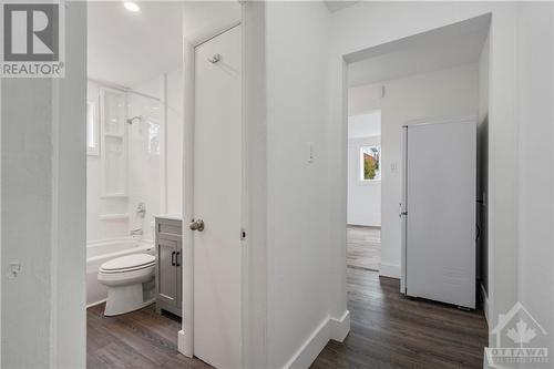 267 Michel Circle, Vanier And Kingsview Park (3402 - Vanier), ON - Indoor Photo Showing Bathroom