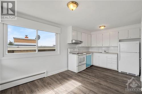 267 Michel Circle, Vanier And Kingsview Park (3402 - Vanier), ON - Indoor Photo Showing Kitchen