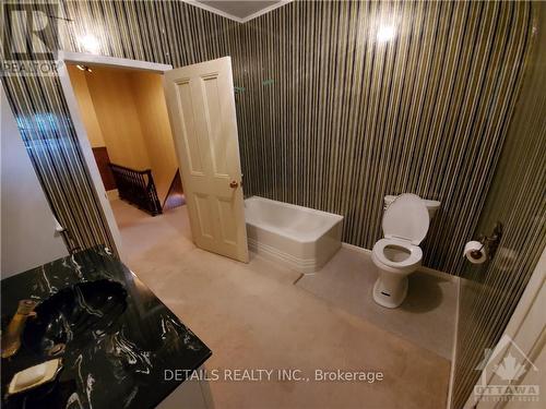 6-10 Labrosse Street, North Stormont, ON - Indoor Photo Showing Bathroom