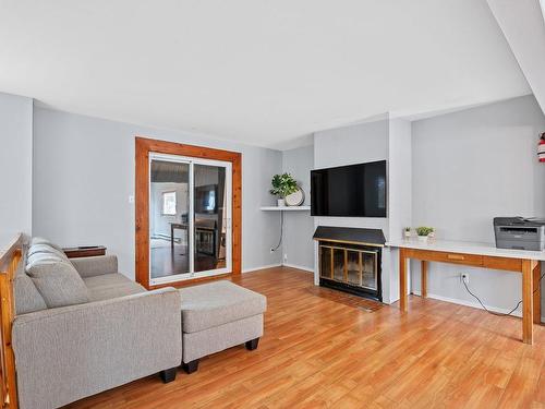 Salon - 1115 Ch. De La Montagne, Sainte-Agathe-Des-Monts, QC - Indoor Photo Showing Living Room With Fireplace