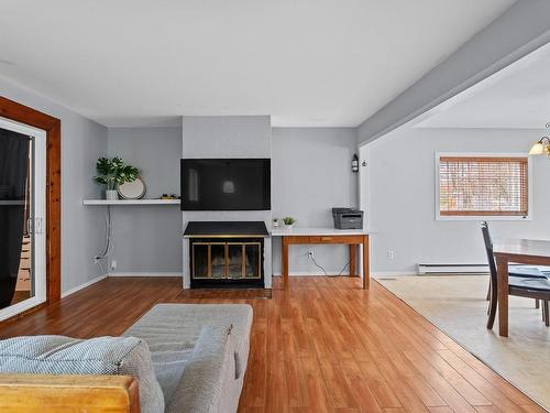 Salon - 1115 Ch. De La Montagne, Sainte-Agathe-Des-Monts, QC - Indoor Photo Showing Living Room With Fireplace