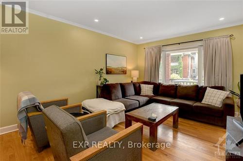 261 Holmwood Avenue, Ottawa, ON - Indoor Photo Showing Living Room