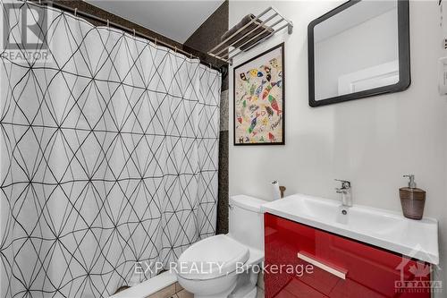 303 Lanark Avenue, Ottawa, ON - Indoor Photo Showing Bathroom