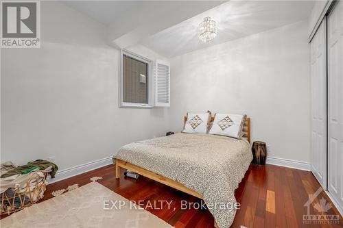 303 Lanark Avenue, Ottawa, ON - Indoor Photo Showing Bedroom