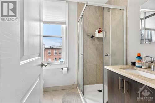 422/424 Nelson Street, Lower Town - Sandy Hill (4004 - Sandy Hill), ON - Indoor Photo Showing Bathroom