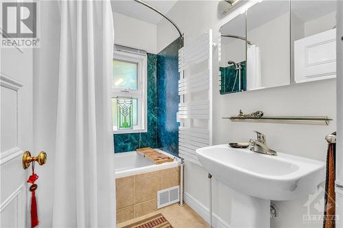 120 Lewis Street, Ottawa Centre (4104 - Ottawa Centre/Golden Triangle), ON - Indoor Photo Showing Bathroom