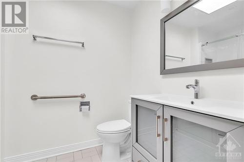 120 Lewis Street, Ottawa Centre (4104 - Ottawa Centre/Golden Triangle), ON - Indoor Photo Showing Bathroom