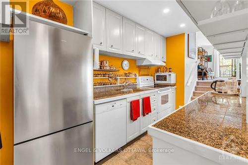 120 Lewis Street, Ottawa, ON - Indoor Photo Showing Kitchen