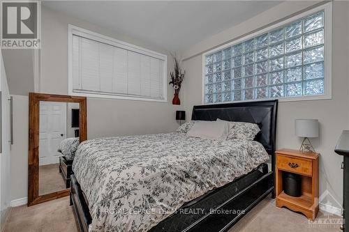 1 - 513 King Edward Avenue, Ottawa, ON - Indoor Photo Showing Bedroom