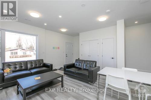 1558-1562 Baseline Road, Ottawa, ON - Indoor Photo Showing Living Room