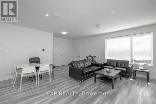 1558-1562 Baseline Road, Ottawa, ON - Indoor Photo Showing Living Room