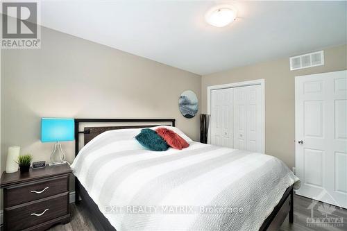 6 Telegraph Avenue, Alfred And Plantagenet, ON - Indoor Photo Showing Bedroom