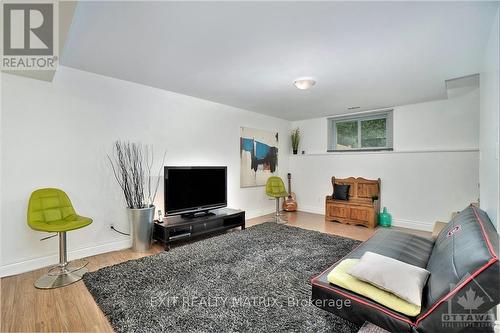 6 Telegraph Avenue, Alfred And Plantagenet, ON - Indoor Photo Showing Living Room