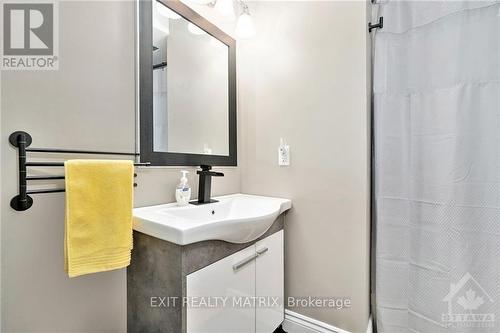 6 Telegraph Avenue, Alfred And Plantagenet, ON - Indoor Photo Showing Bathroom