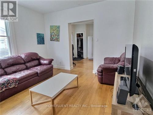 209 Loretta Avenue, Ottawa, ON - Indoor Photo Showing Living Room