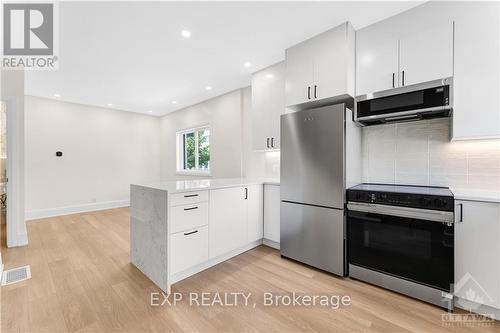 26 Henry Street, Ottawa, ON - Indoor Photo Showing Kitchen