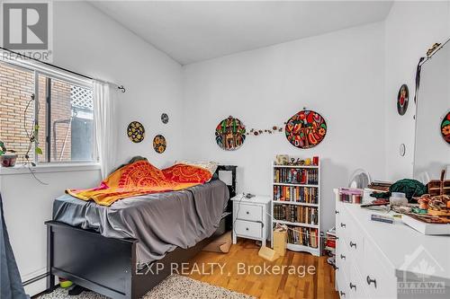 558 Gilmour Street, Ottawa, ON - Indoor Photo Showing Bedroom