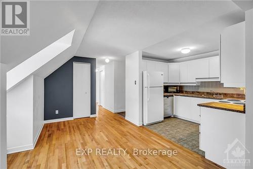 558 Gilmour Street, Ottawa, ON - Indoor Photo Showing Kitchen With Double Sink