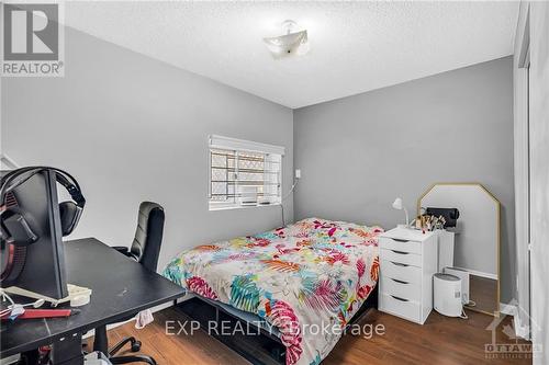 558 Gilmour Street, Ottawa, ON - Indoor Photo Showing Bedroom