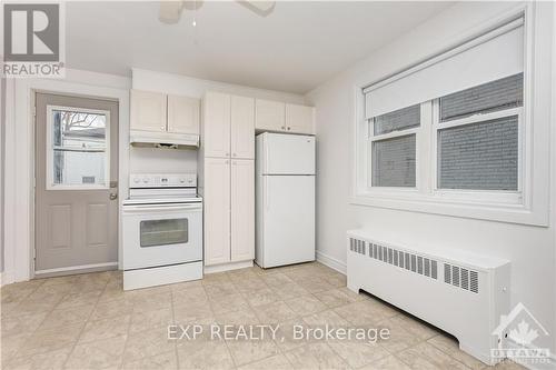 214 Carillon Street, Ottawa, ON - Indoor Photo Showing Kitchen