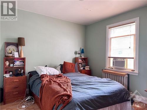 110 Genest Street, Vanier And Kingsview Park (3402 - Vanier), ON - Indoor Photo Showing Bedroom