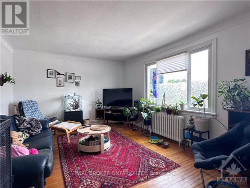 110 Genest Street, Ottawa, ON - Indoor Photo Showing Living Room