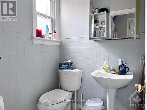 110 Genest Street, Ottawa, ON - Indoor Photo Showing Bathroom