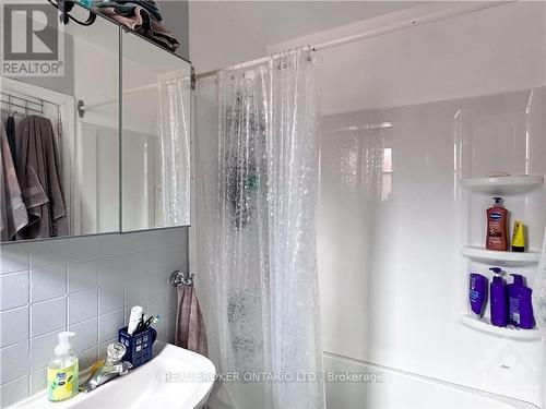 110 Genest Street, Ottawa, ON - Indoor Photo Showing Bathroom