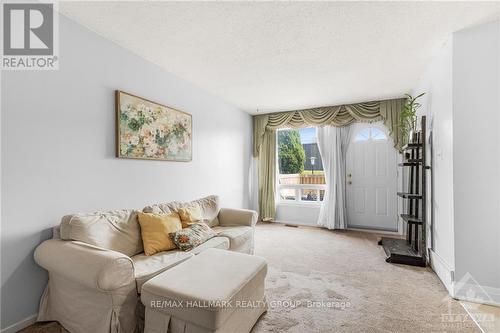 78 - 2939 Fairlea Crescent, Ottawa, ON - Indoor Photo Showing Living Room