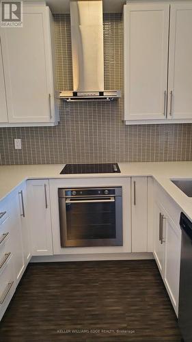 2206 - 2087 Fairview Street, Burlington, ON - Indoor Photo Showing Kitchen