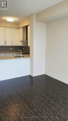 2206 - 2087 Fairview Street, Burlington, ON - Indoor Photo Showing Kitchen