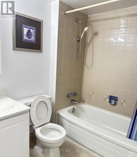 942 - 25 Bamburgh Circle, Toronto, ON - Indoor Photo Showing Bathroom