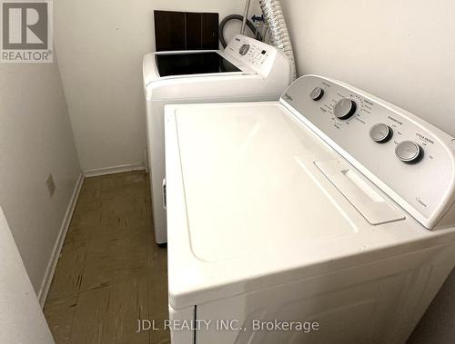 942 - 25 Bamburgh Circle, Toronto, ON - Indoor Photo Showing Laundry Room