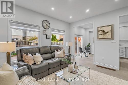 319 Powys Street, Milton, ON - Indoor Photo Showing Living Room