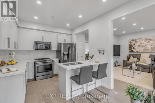 319 Powys Street, Milton, ON - Indoor Photo Showing Kitchen With Upgraded Kitchen