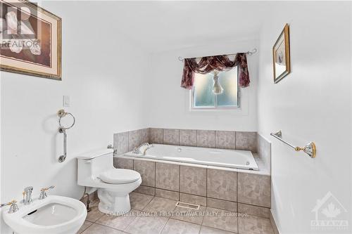 1174 Clyde Avenue, Ottawa, ON - Indoor Photo Showing Bathroom