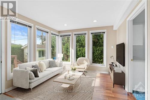 1174 Clyde Avenue, Ottawa, ON - Indoor Photo Showing Living Room