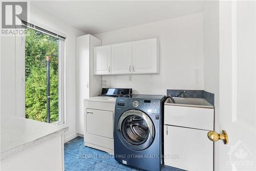 1174 Clyde Avenue, Ottawa, ON - Indoor Photo Showing Laundry Room