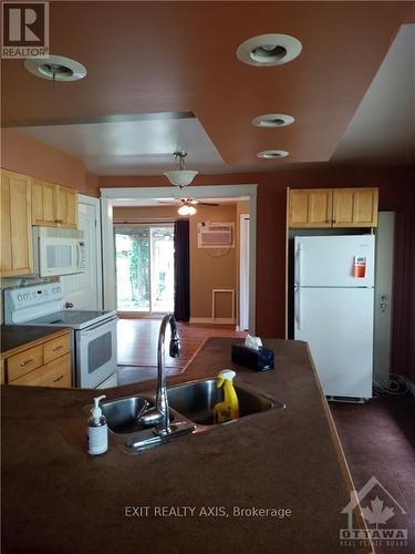 13 Bayview Crescent, Montague, ON - Indoor Photo Showing Kitchen With Double Sink