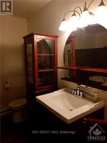 13 Bayview Crescent, Montague, ON - Indoor Photo Showing Bathroom