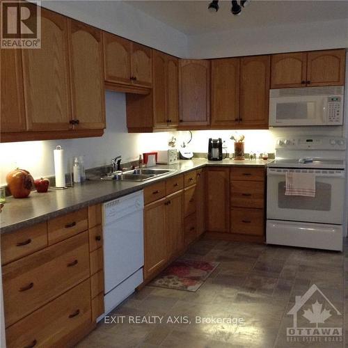 13 Bayview Crescent, Montague, ON - Indoor Photo Showing Kitchen With Double Sink