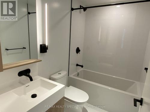 406 - 127 Broadway Avenue S, Toronto, ON - Indoor Photo Showing Bathroom