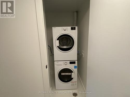 406 - 127 Broadway Avenue S, Toronto, ON - Indoor Photo Showing Laundry Room