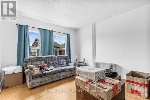 242 Hamilton Street, Hawkesbury, ON - Indoor Photo Showing Living Room