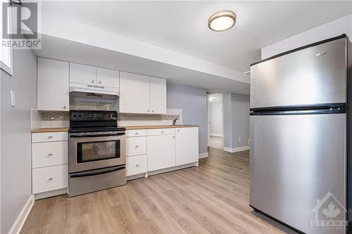 1368 Labrie Avenue, Cyrville - Carson Grove - Pineview (2203 - Cyrville Rd./Industrial Park), ON - Indoor Photo Showing Kitchen