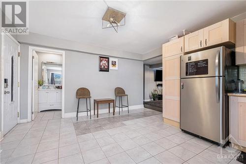 1368 Labrie Avenue, Cyrville - Carson Grove - Pineview (2203 - Cyrville Rd./Industrial Park), ON - Indoor Photo Showing Kitchen