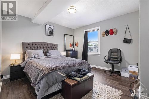 1368 Labrie Avenue, Cyrville - Carson Grove - Pineview (2203 - Cyrville Rd./Industrial Park), ON - Indoor Photo Showing Bedroom