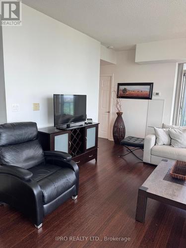 3503 - 208 Enfield Place, Mississauga, ON - Indoor Photo Showing Living Room